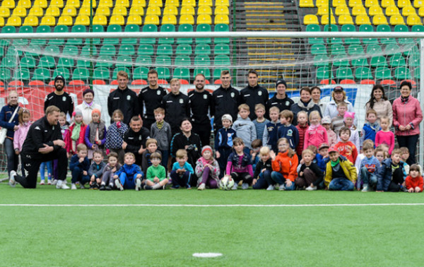 Žalgiriečius aplankė mažieji futbolo mėgėjai