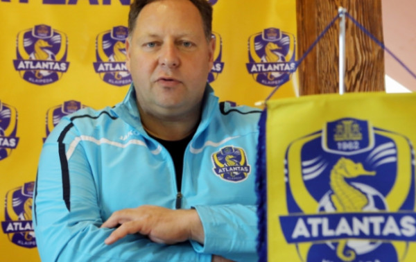 „Atlantui“ ir toliau vadovaus K.Sarsanija, į klubą sugrįžo gynėjas S.Juška