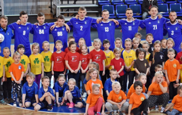 „Jonavos“ futbolininkai pradžiugino vaikų žaidynių dalyvius