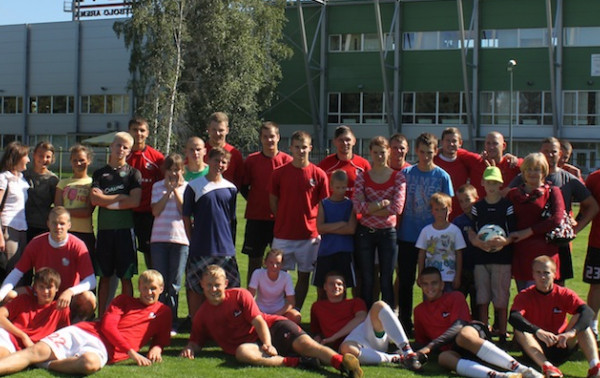 FK „Sūduvos“ treniruotėje dalyvavo vaikų globos namų auklėtiniai