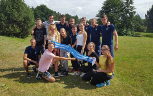 „Jonavos“ futbolininkai aplankė gimnazistų stovyklą