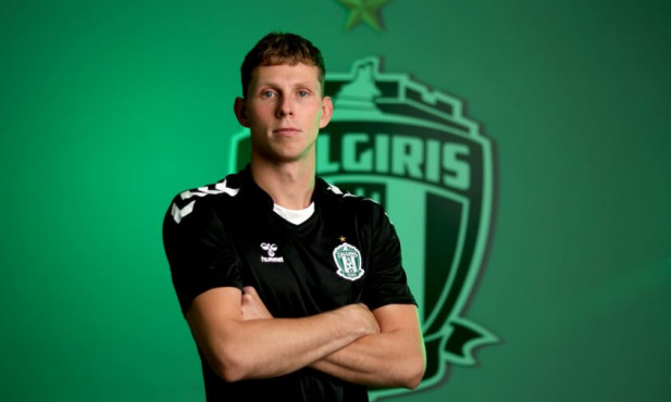 V. Šarkauskas taip pat persikėlė į sostinę