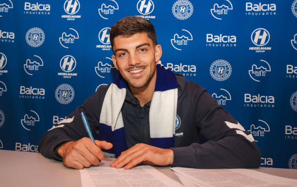 „Hegelmann“ sukirto rankomis su ispanu